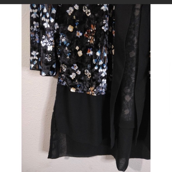 URBAN Outfitters Black Blue Floral Print Velvet Open Komono Duster Women… - Picture 4 of 9